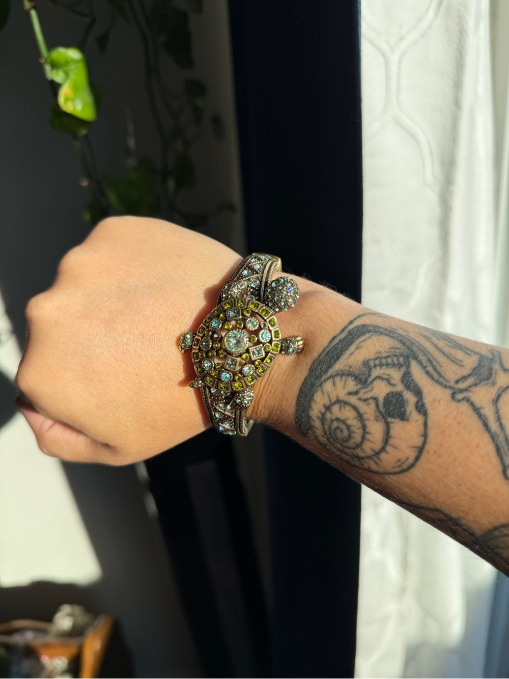 Heidi Daus simply irresistible turtle bracelet - Picture 8 of 10